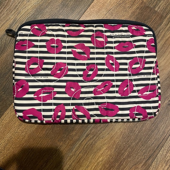 Marc by Marc Jacobs Navy & White Stripes + Lips IPad or Device Case - Picture 3 of 3